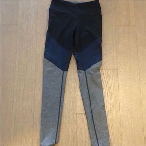Outdoor Voices Tri-color Legging 💙🖤